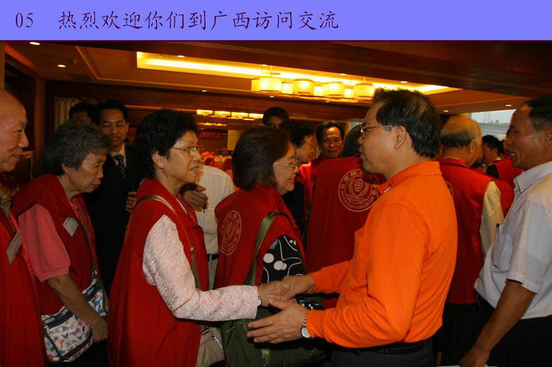 5欢迎客人进入会场.JPG